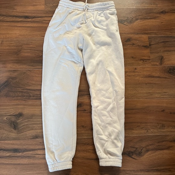 Aritzia Pants - Aritzia TNA cozy fleece drawstring joggers